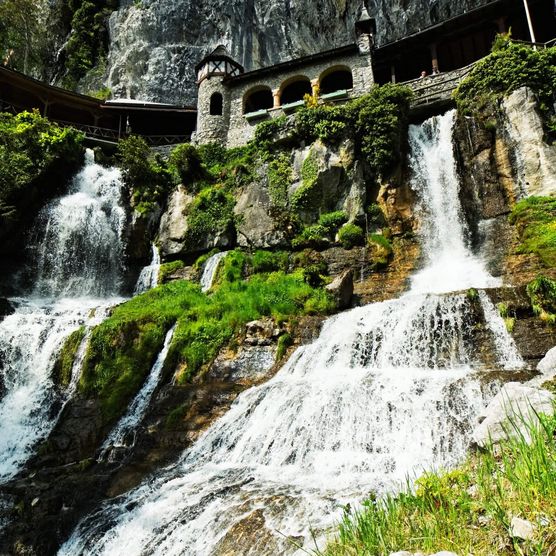 Wasserfälle ausserhalb der Höhlen