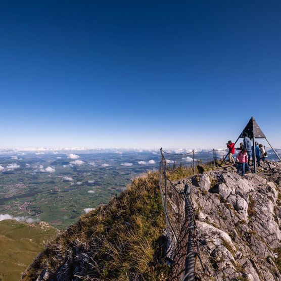 Stockhorn mit Panorama und Blick auf die Berner Oberländer Alpen