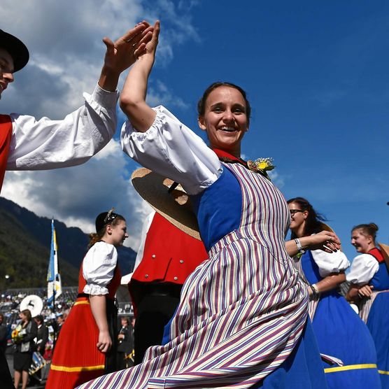 Tänzer in Tracht am Unspunnenfest in Interlaken